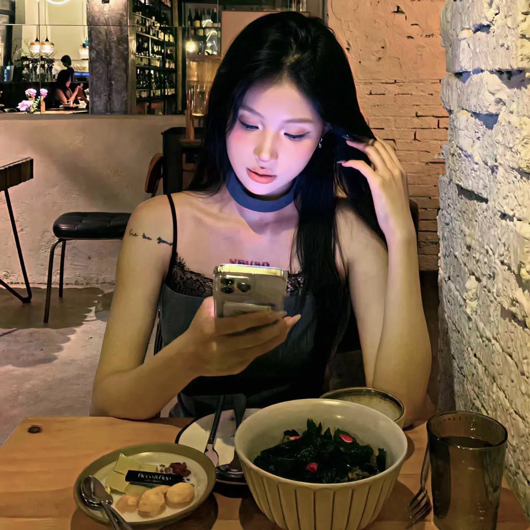 阿黛尔还没吃晚餐封面