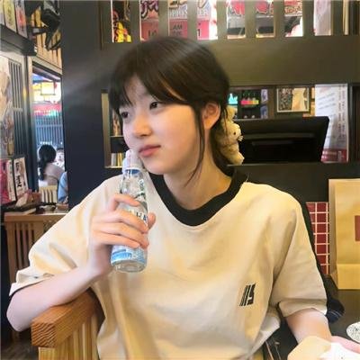 索女·丧尸·机关枪封面